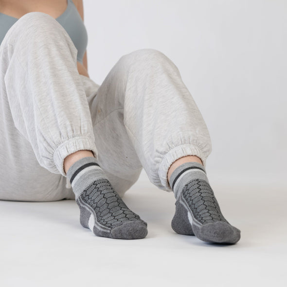 SILVER QUARTER SOCKS | GREY