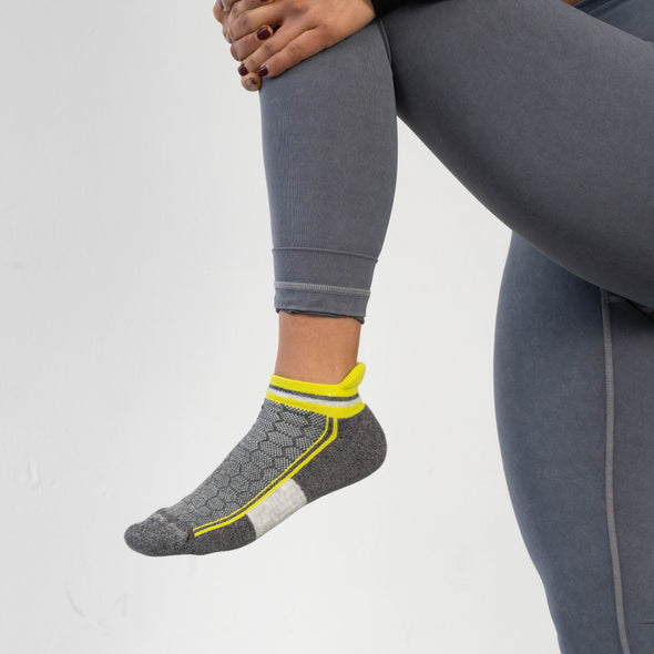 SILVER ANKLE SOCKS | NEON