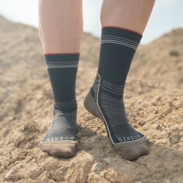 SILVER WOOL HIKING SOCKS | GREY RED